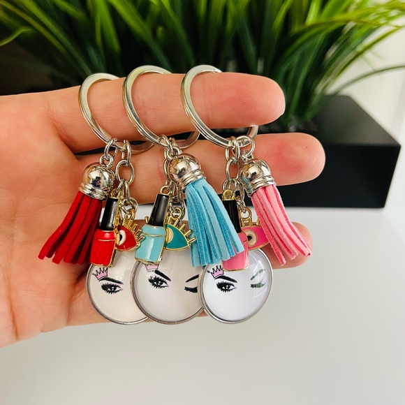 ❌❌SOLD❌❌💥Lot of 3💥Keychains tassel nail polish eye mascara makeup crown red pink - Picture 10 of 11